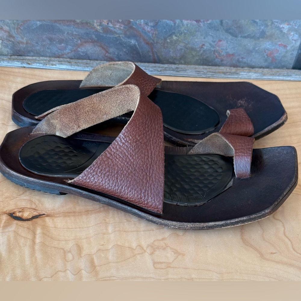Cydwoq Hillary style sandal, brown pebbled leather, handmade in USA, 39.5 (9.5) - Picture 3 of 16